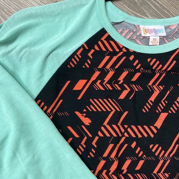 LulaRoe Randy tee - Picture 2 of 4